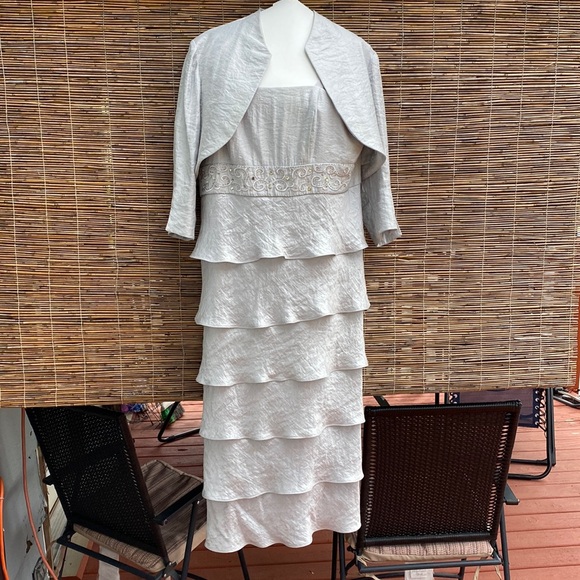 Dresses & Skirts - Formal Dress